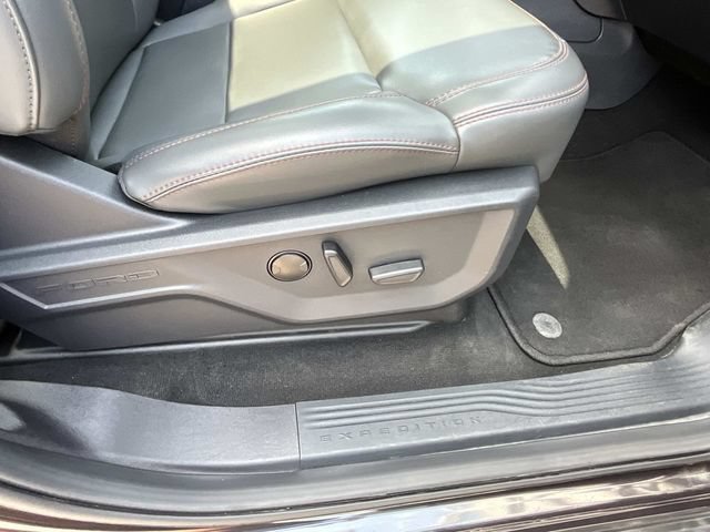 Used 2025 Ford Expedition Active AWD/4WD image 32