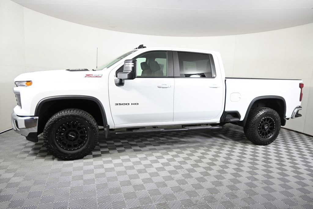 Used 2026 Chevrolet Silverado 3500 LT w/ Convenience Package AWD/4WD image 2