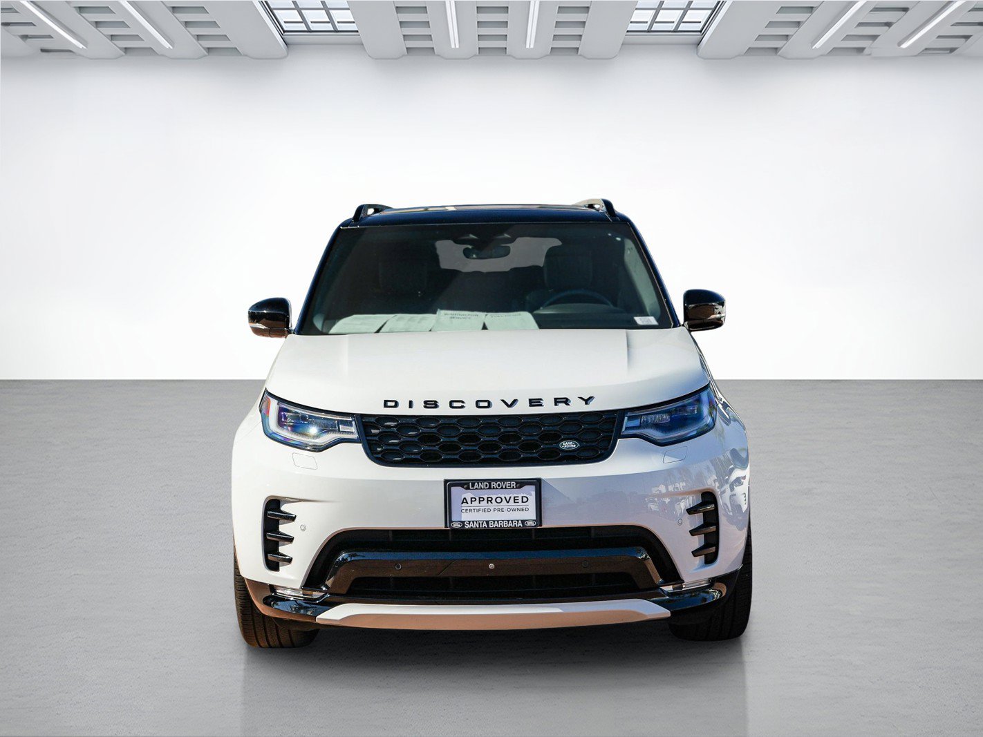 Certified 2025 Land Rover Discovery Dynamic SE AWD/4WD image 2