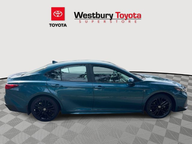 Used 2025 Toyota Camry SE w/ Convenience Package FWD image 3