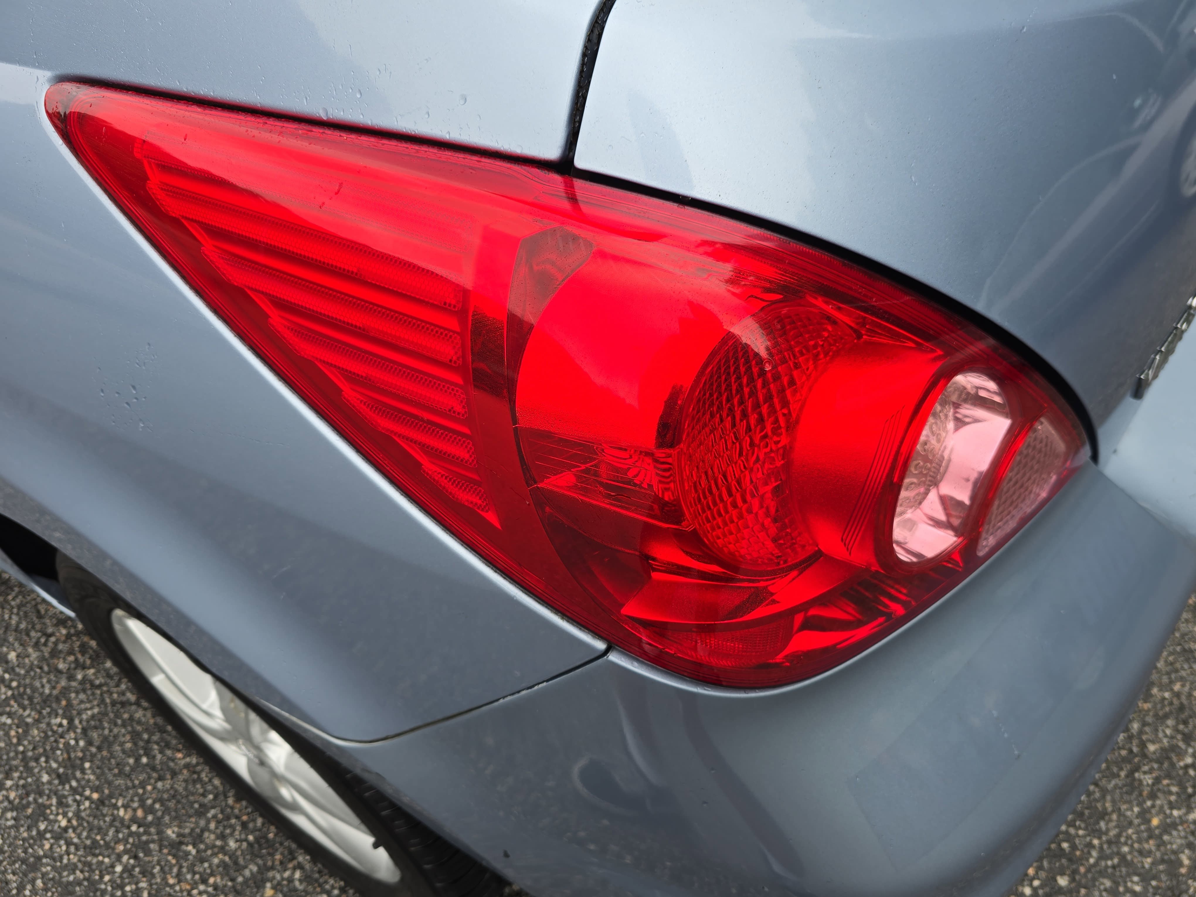 Used 2011 Nissan Versa Hatchback w/ Premium Pkg FWD image 31