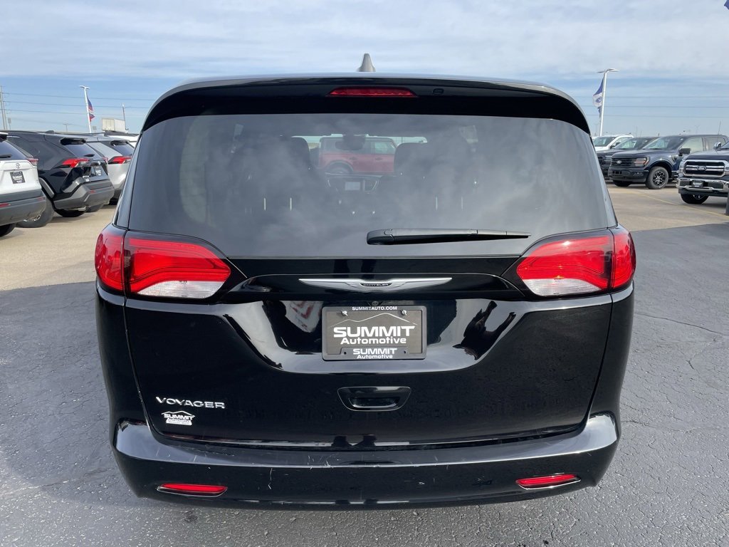 Used 2024 Chrysler Voyager LX image 30