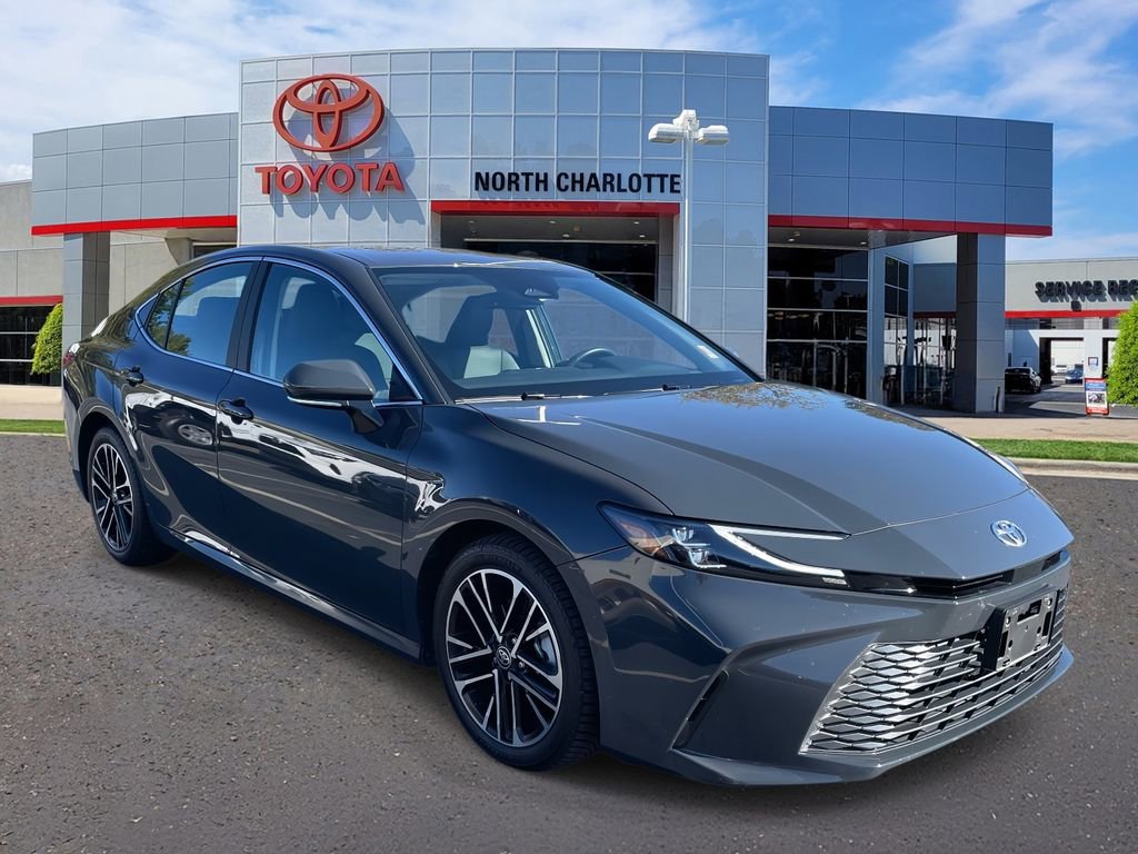 Used 2025 Toyota Camry XLE image 1