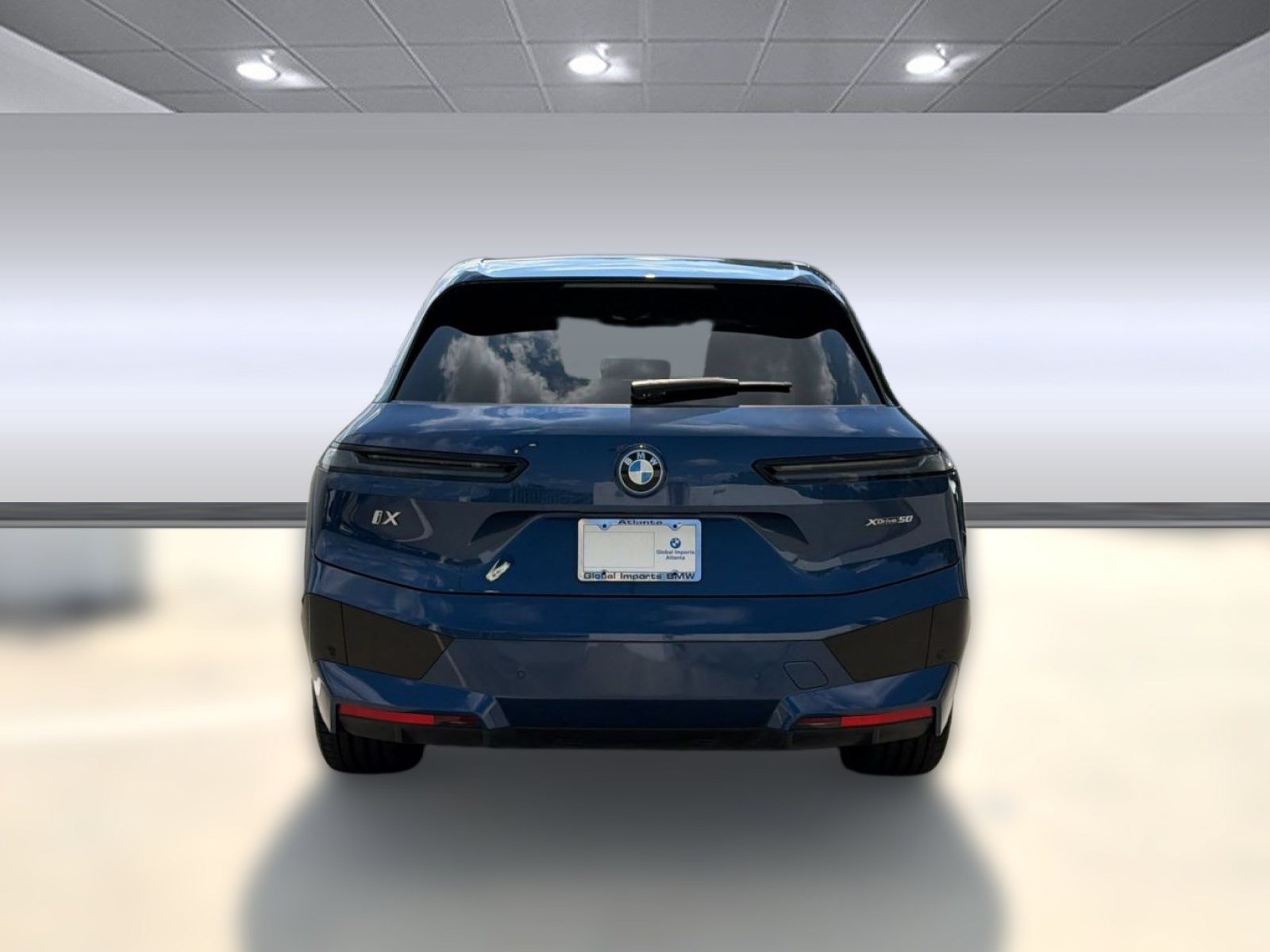 Used 2024 BMW iX xDrive50 w/ Sport Package AWD/4WD image 8