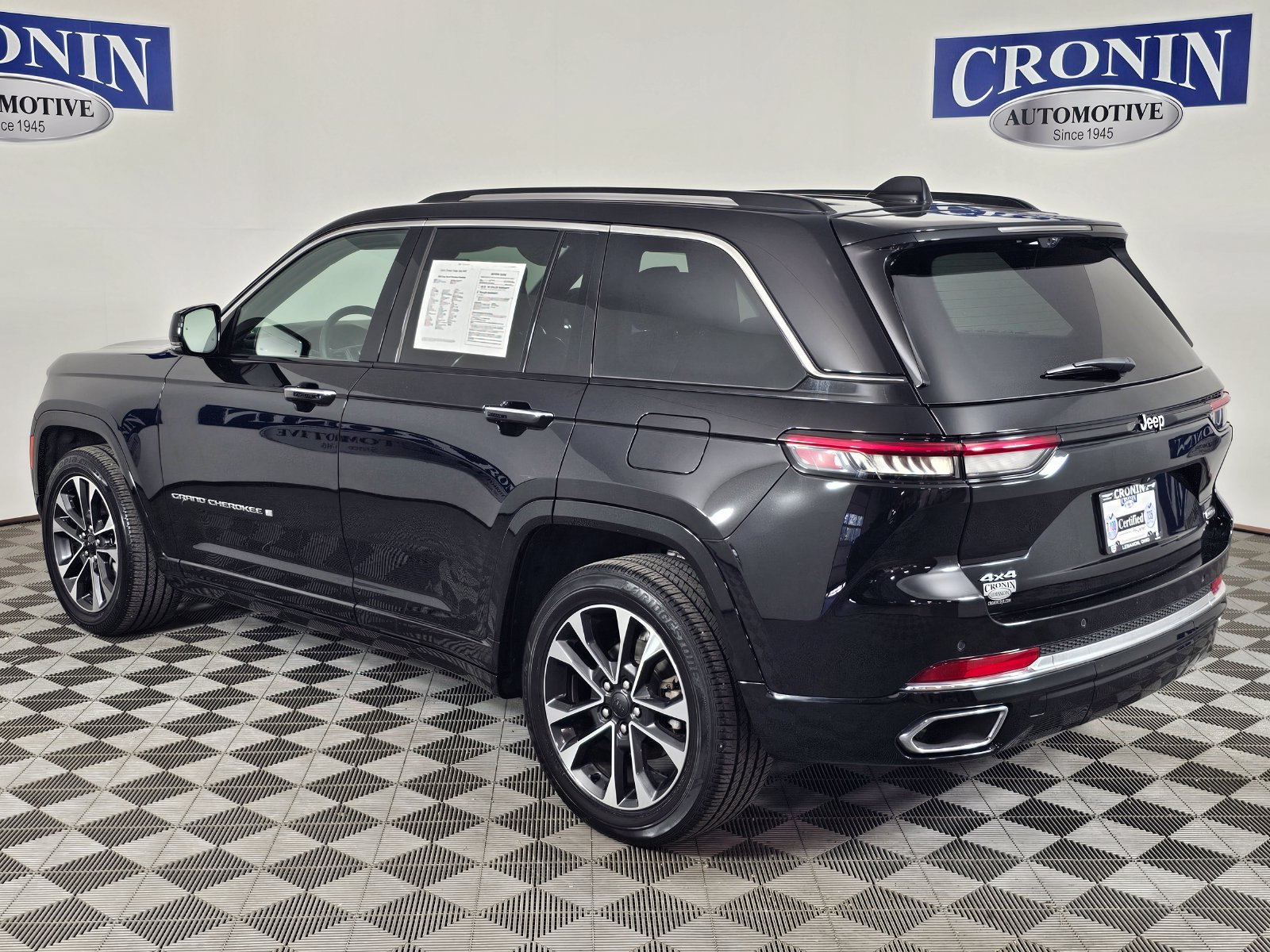 Used 2023 Jeep Grand Cherokee Overland w/ Luxury Tech Group IV AWD/4WD image 41