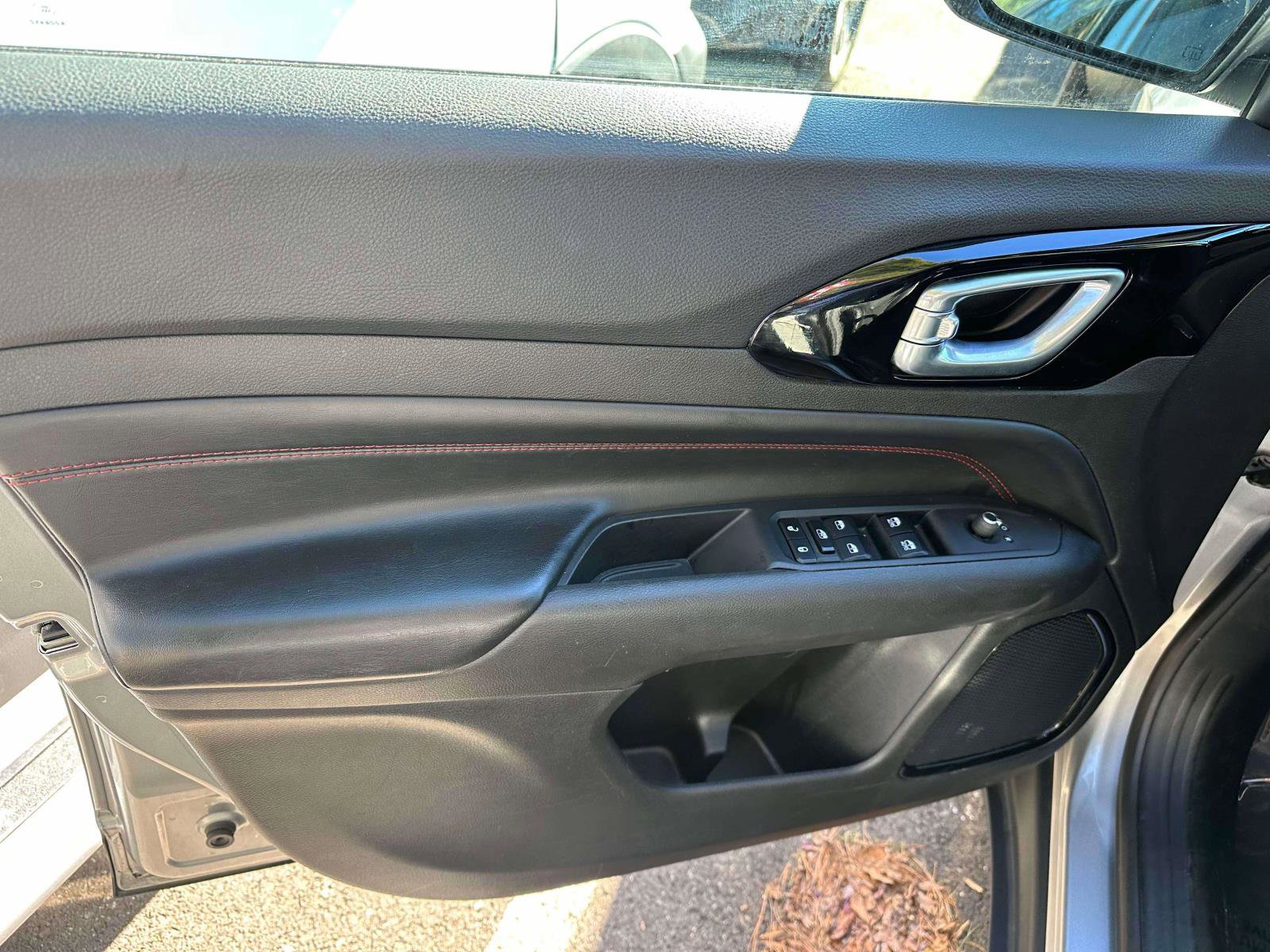 Used 2023 Jeep Compass Trailhawk image 15