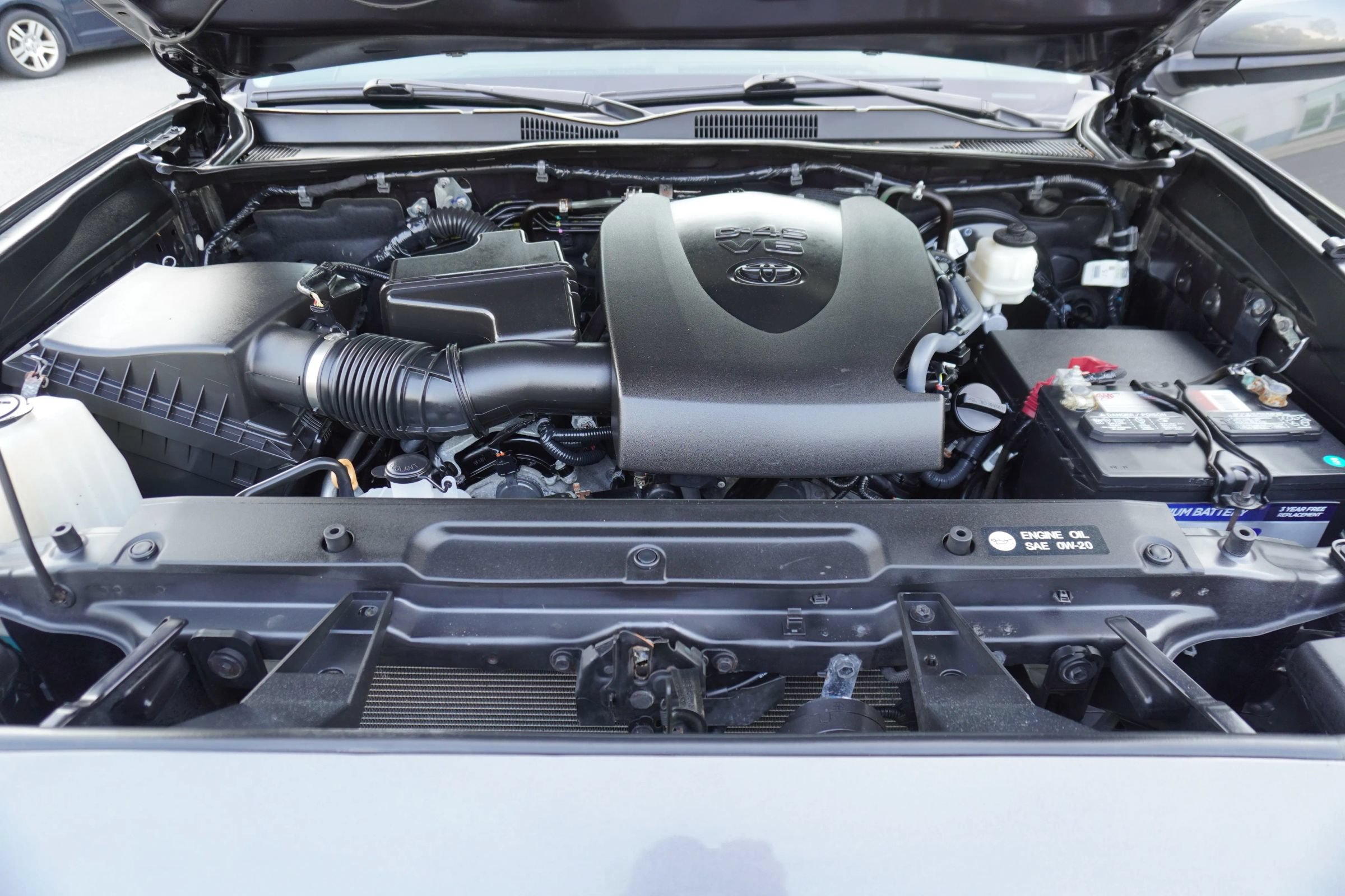 Used 2018 Toyota Tacoma SR5 AWD/4WD image 25