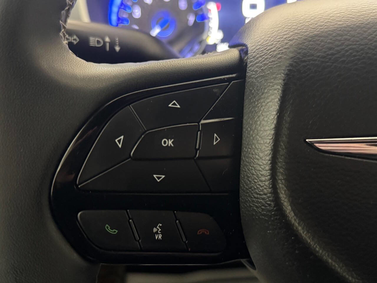 Used 2023 Chrysler Pacifica Touring image 22