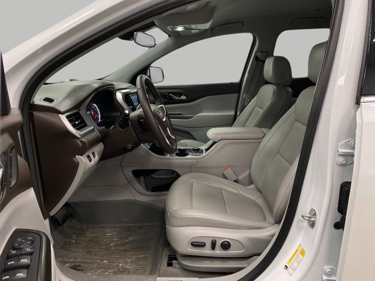 Used 2023 GMC Acadia SLT w/ Preferred Package image 30