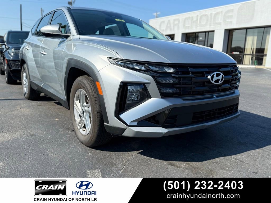 Used 2025 Hyundai Tucson SE image 1