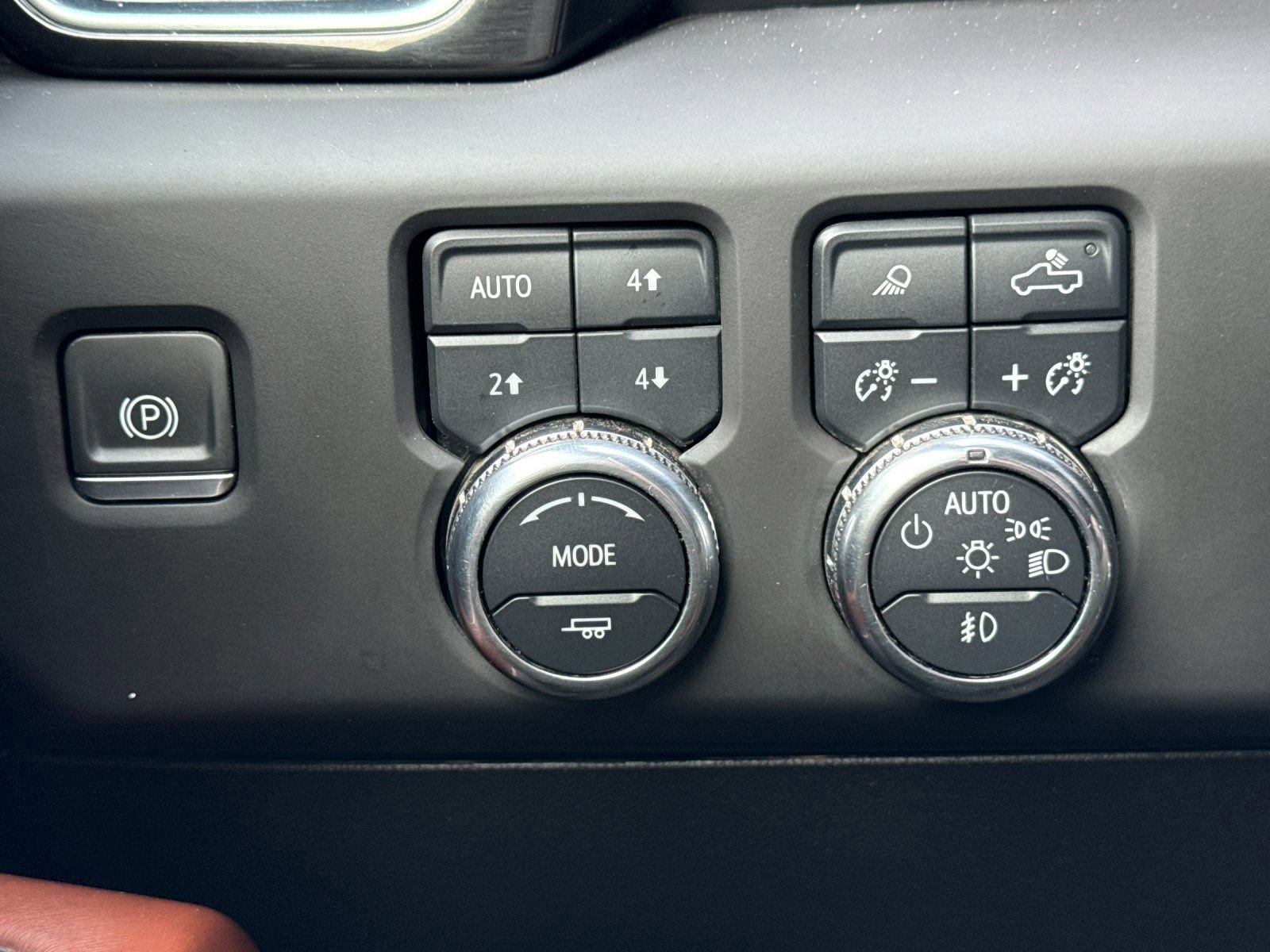 Used 2024 GMC Sierra 3500 Denali Ultimate image 30