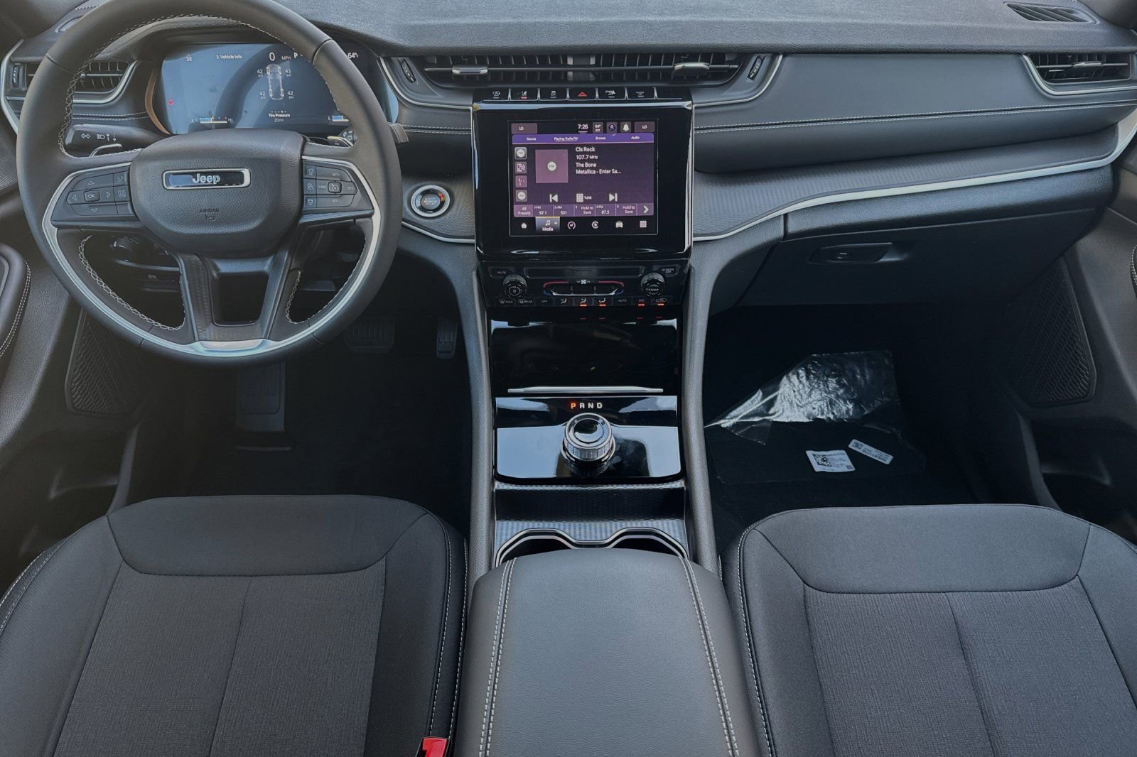 Used 2025 Jeep Grand Cherokee Laredo X image 12