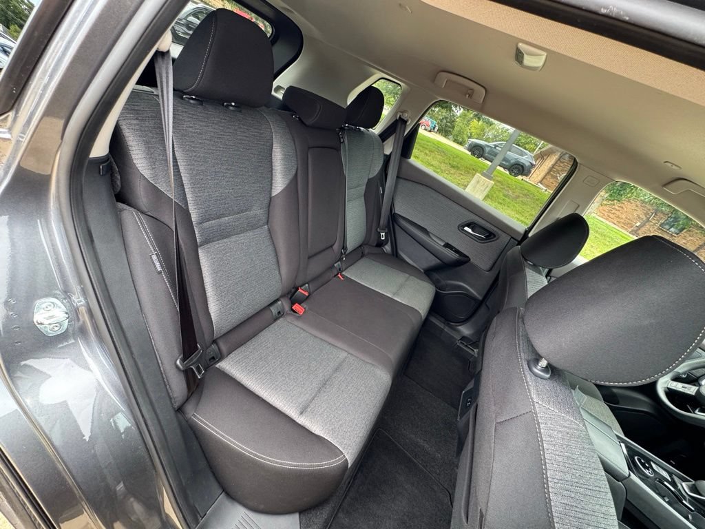 Used 2023 Nissan Rogue SV AWD/4WD image 16
