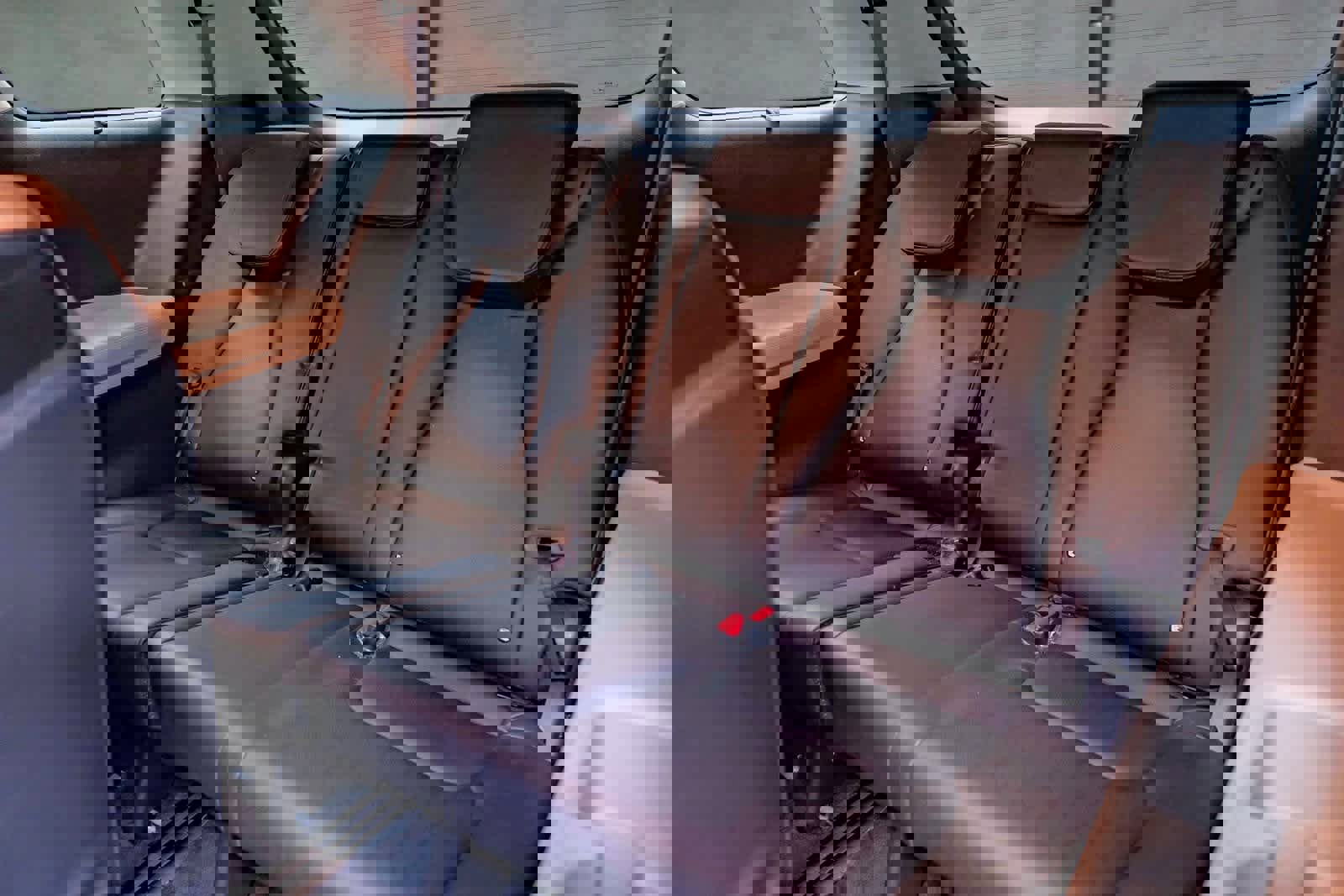 Used 2024 Kia Carnival EX image 29