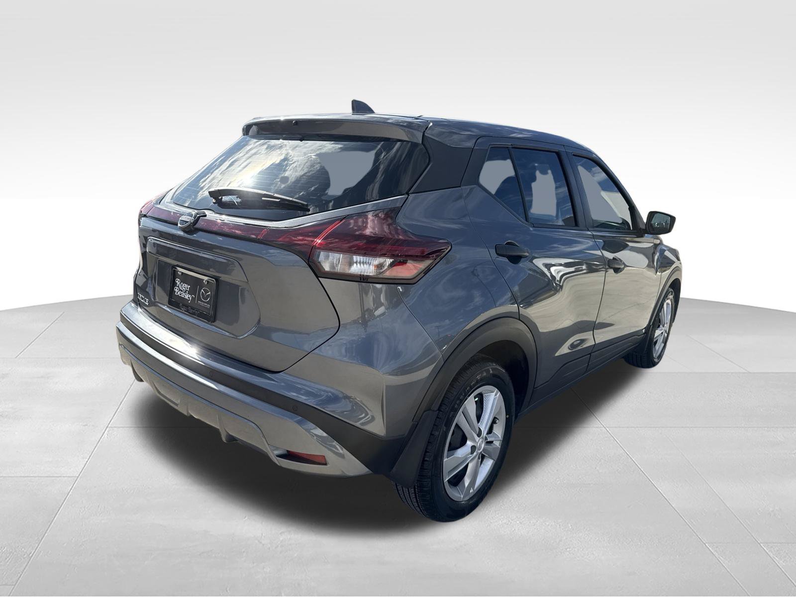 Used 2022 Nissan Kicks S FWD image 5