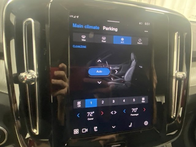 Used 2025 Volvo XC40 B5 Plus image 24