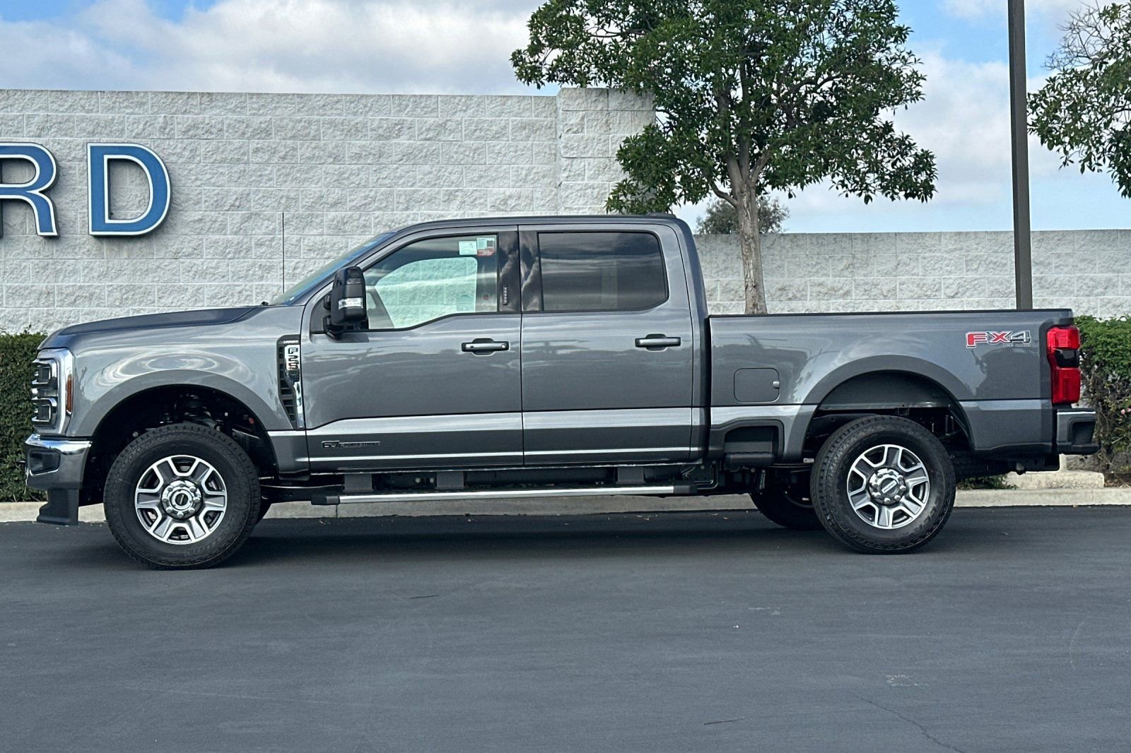 New 2026 Ford F250 Lariat w/ FX4 Off-Road Package image 7