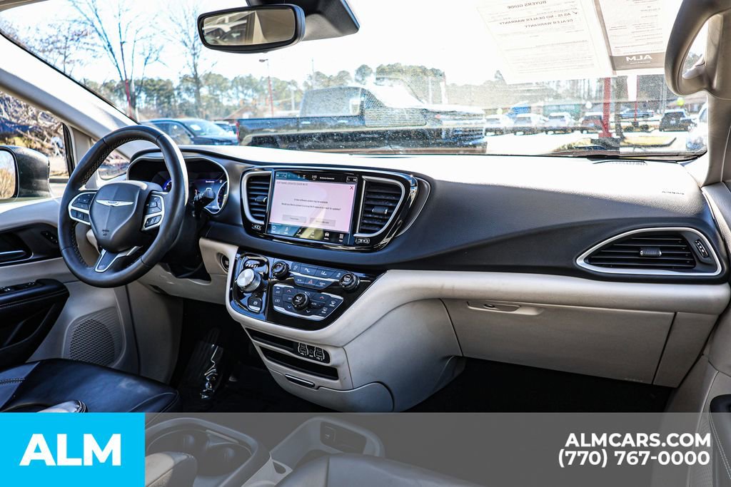 Used 2023 Chrysler Pacifica Touring-L image 33