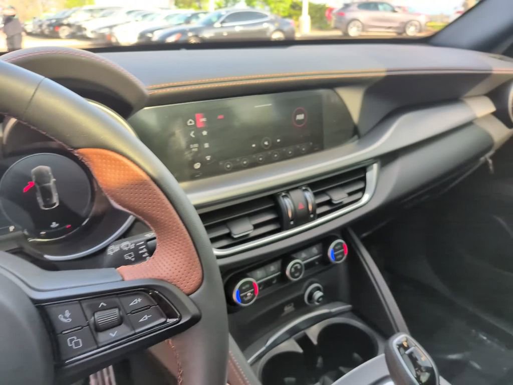 Used 2025 Alfa Romeo Stelvio Sprint image 26