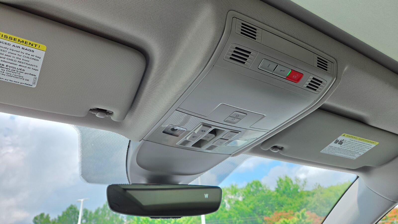 Certified 2023 Volkswagen Taos SE w/ Panoramic Sunroof Package FWD image 40