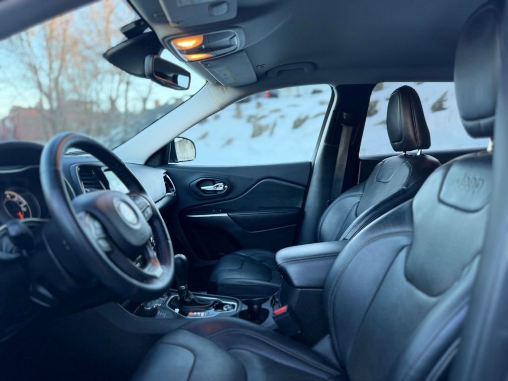 Used 2019 Jeep Cherokee Limited w/ Luxury Group image 14