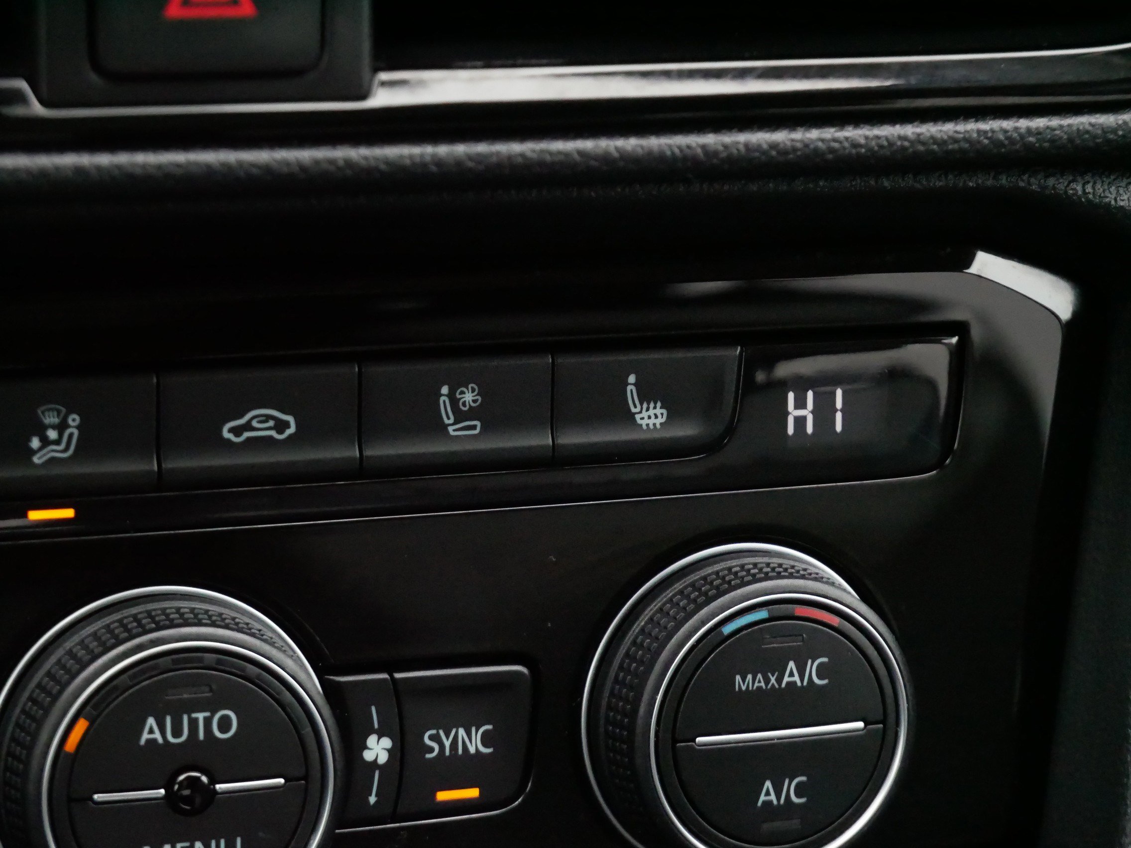 Certified 2022 Volkswagen Taos SEL w/ Panoramic Sunroof Package image 33