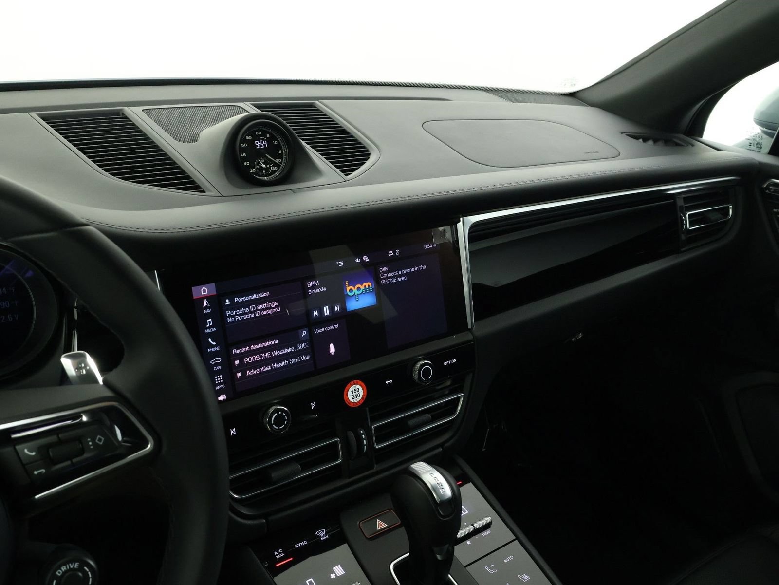 Certified 2026 Porsche Macan AWD/4WD image 13
