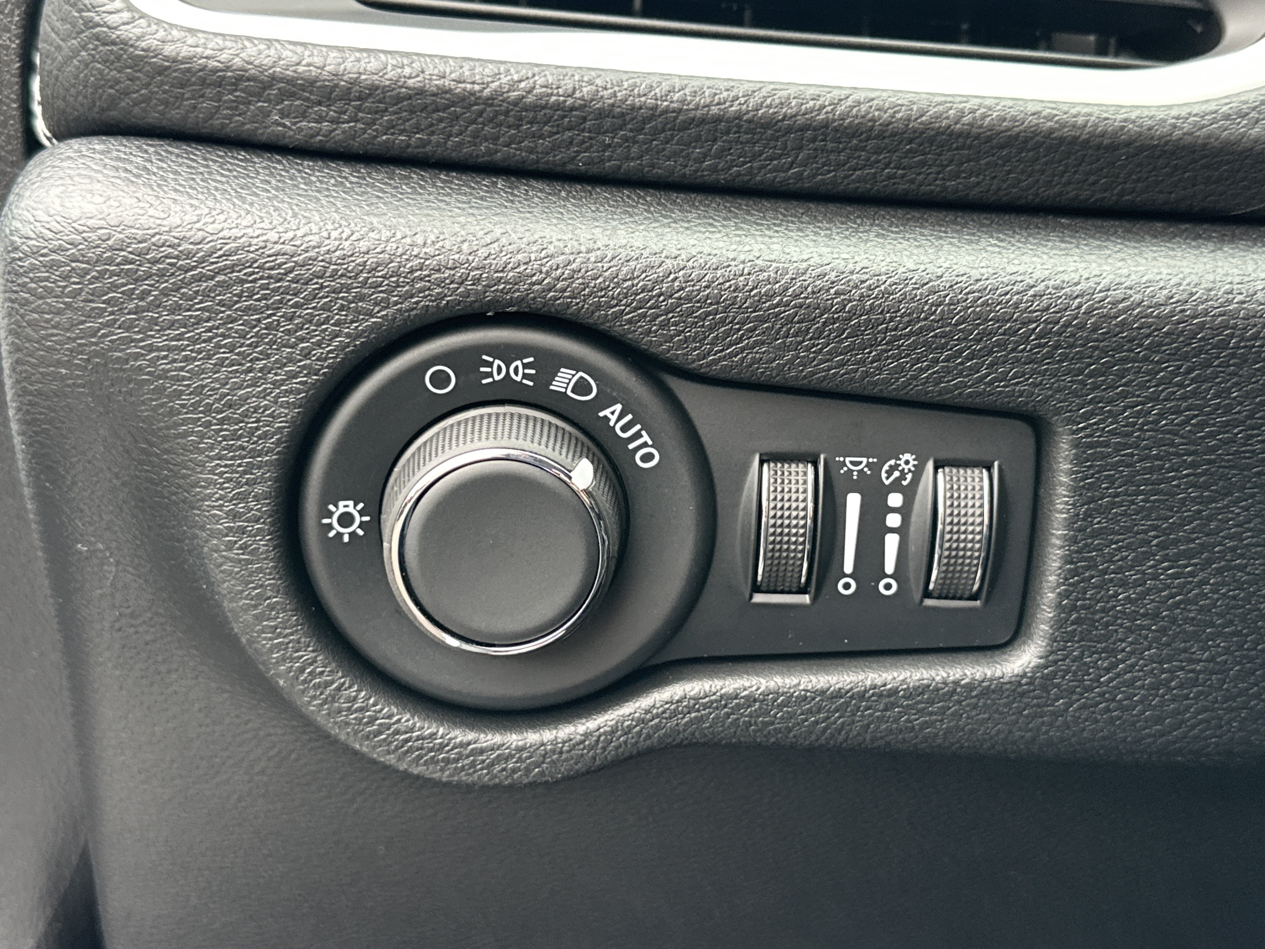 New 2027 Chrysler Pacifica Select AWD/4WD image 11