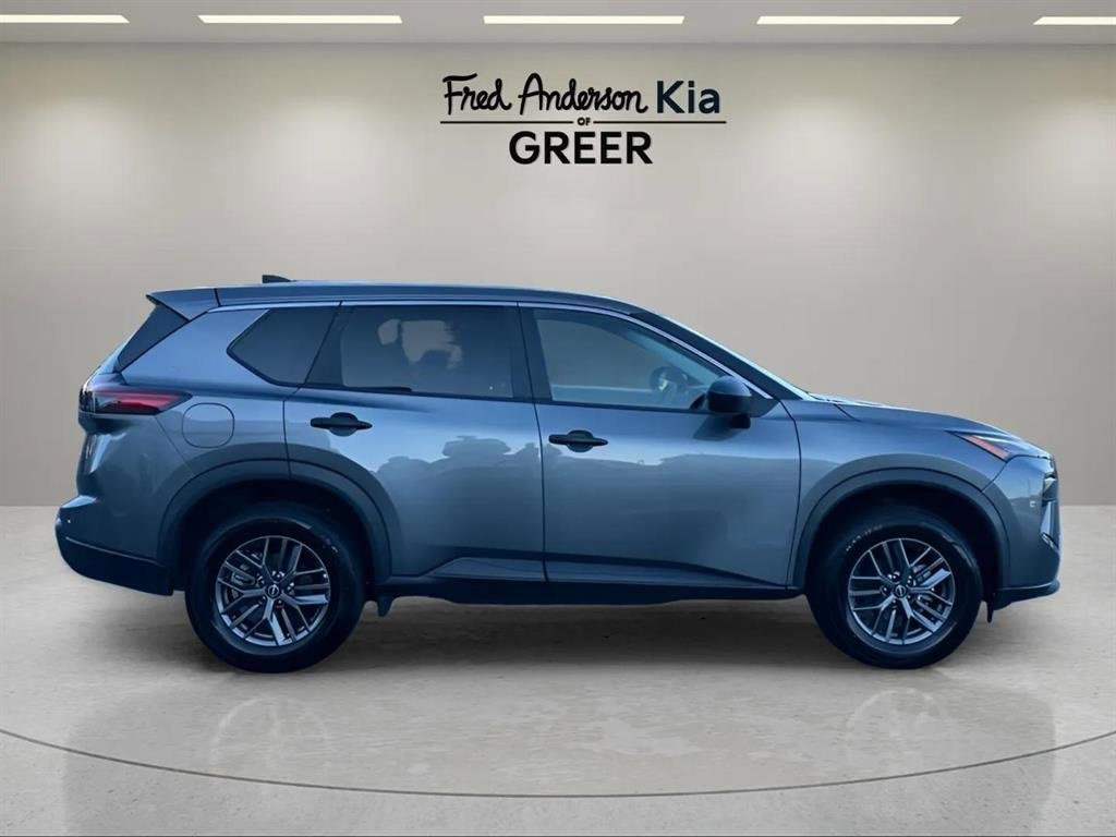 Used 2024 Nissan Rogue S image 2