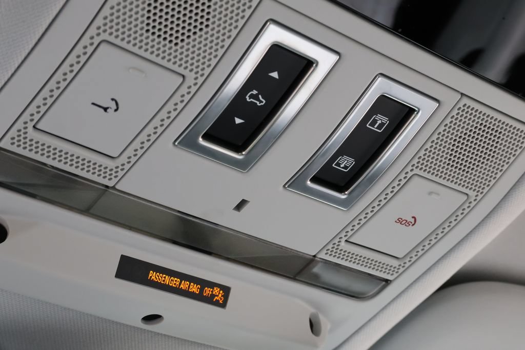 Used 2025 Land Rover Defender 110 S AWD/4WD image 16