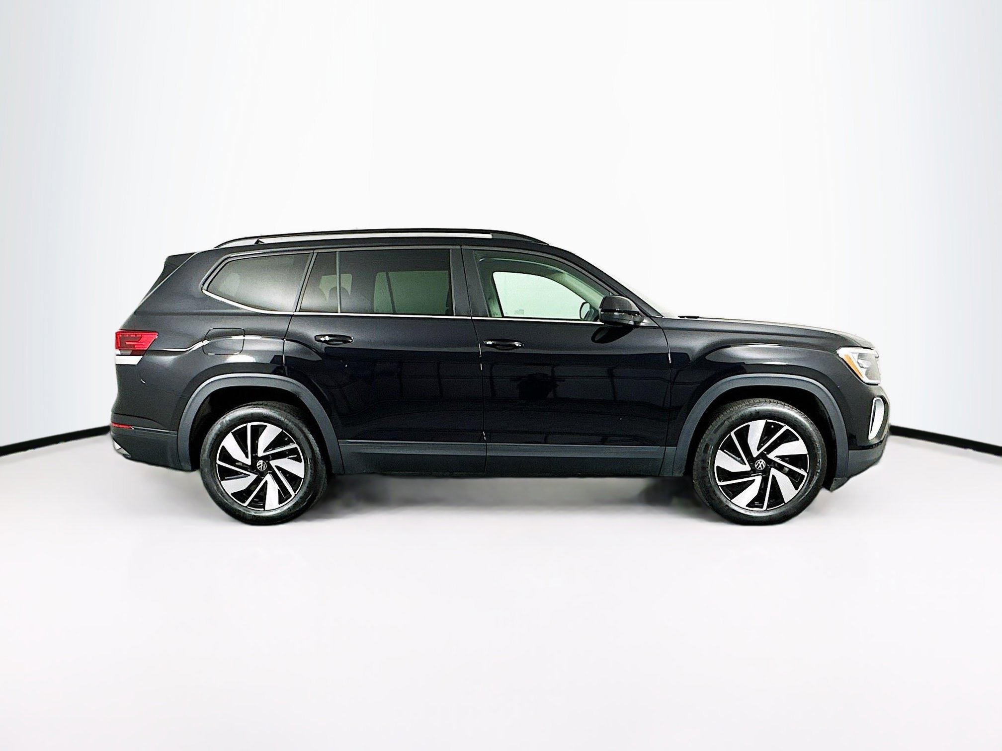 Used 2025 Volkswagen Atlas SE image 10