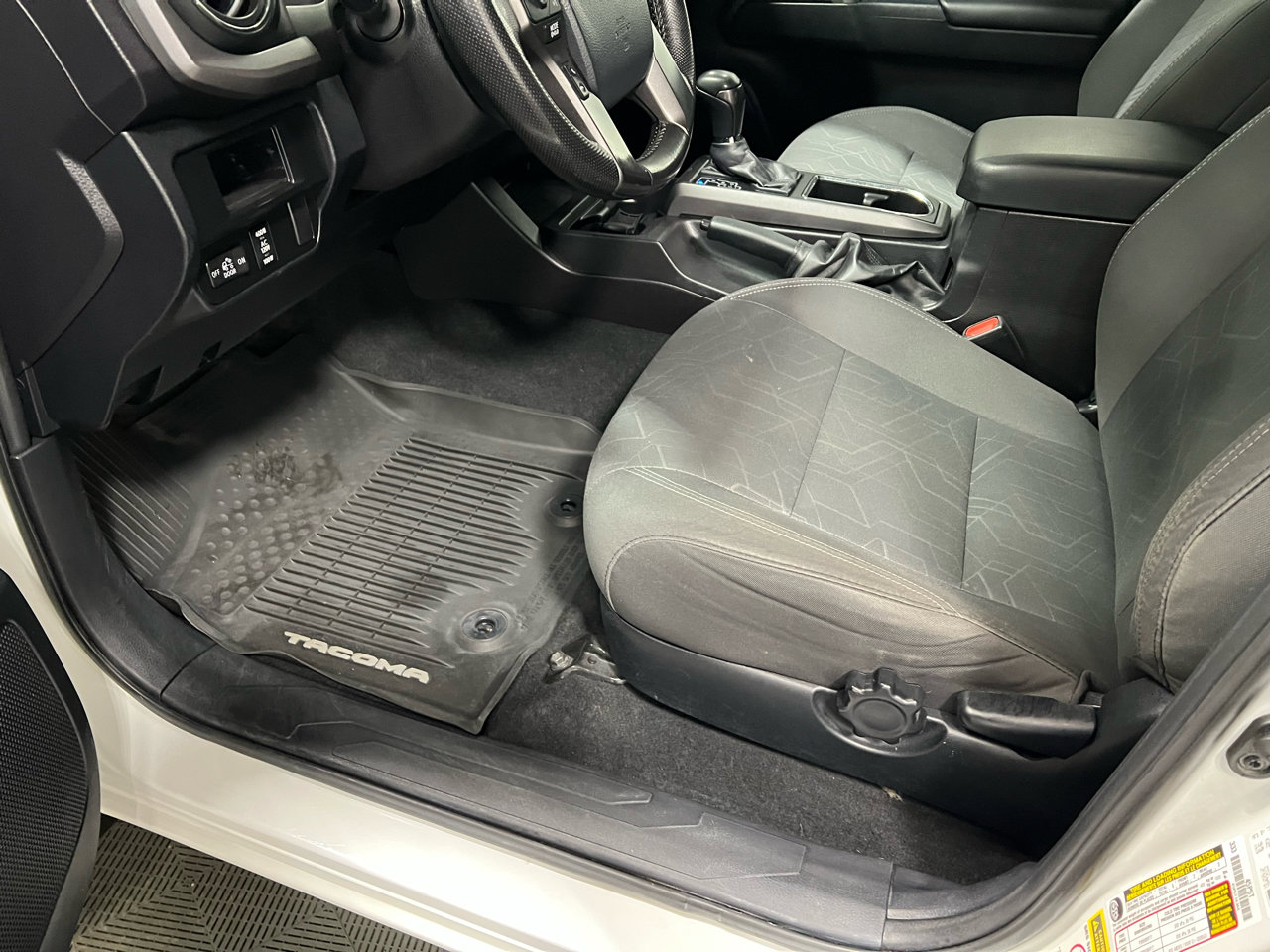 Used 2016 Toyota Tacoma TRD Off-Road image 25