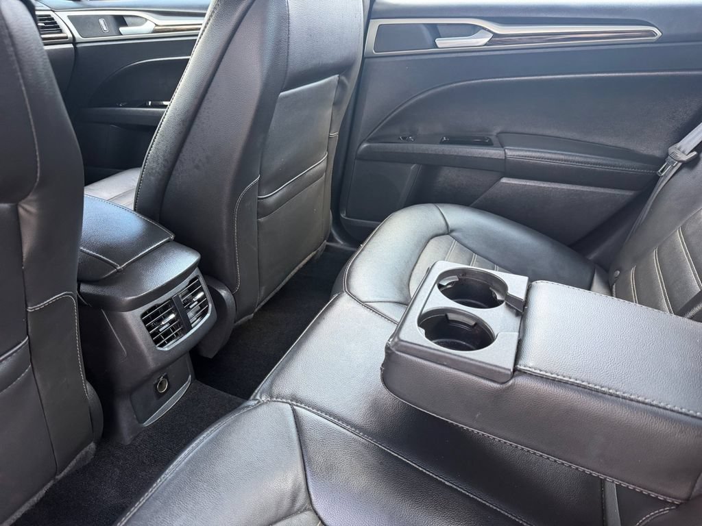 Used 2015 Ford Fusion SE w/ Equipment Group 202A FWD image 15