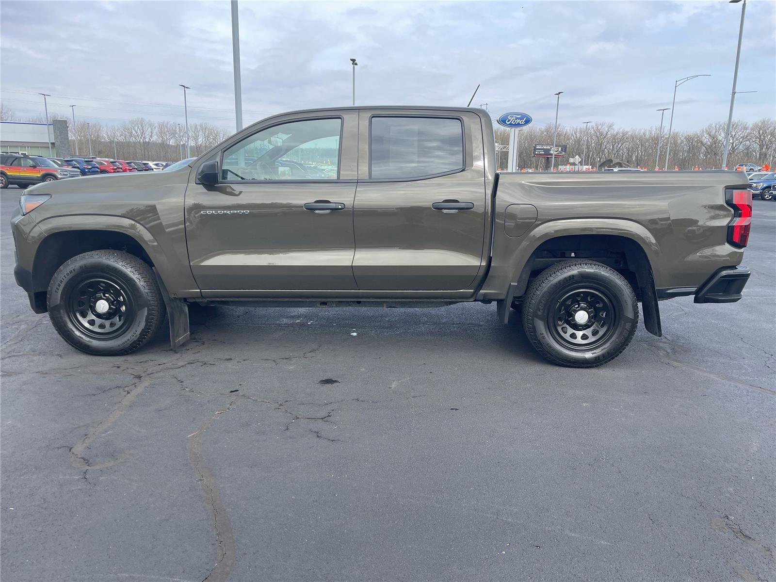 Used 2024 Chevrolet Colorado W/T w/ Advanced Trailering Package RWD image 2