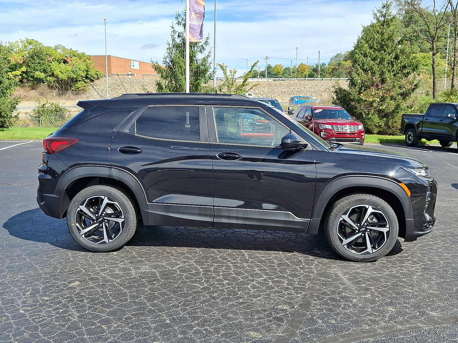 Used 2021 Chevrolet TrailBlazer RS w/ Technology Package AWD/4WD image 7