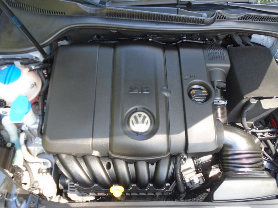 Used 2014 Volkswagen Golf 4-Door FWD image 24