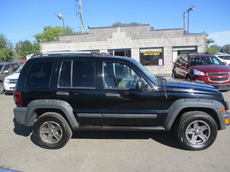 Used 2005 Jeep Liberty Renegade AWD/4WD image 2