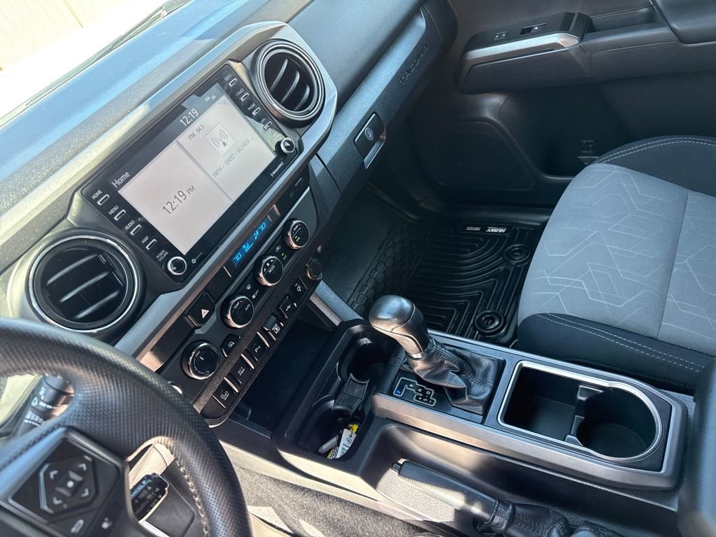 Used 2022 Toyota Tacoma TRD Off-Road w/ Technology Package AWD/4WD image 13