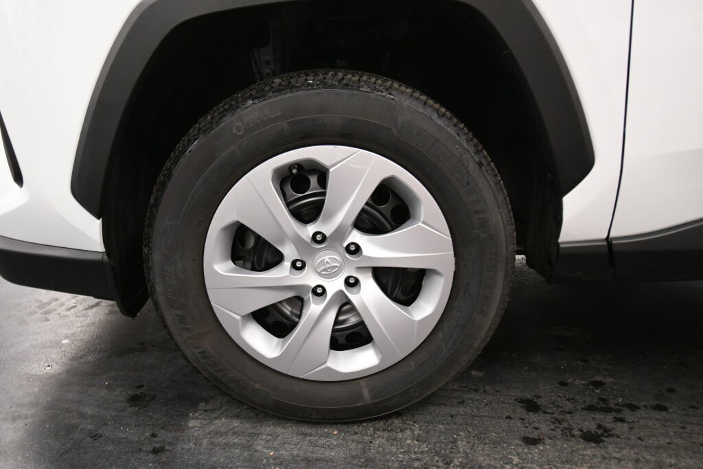 Certified 2024 Toyota RAV4 LE image 31