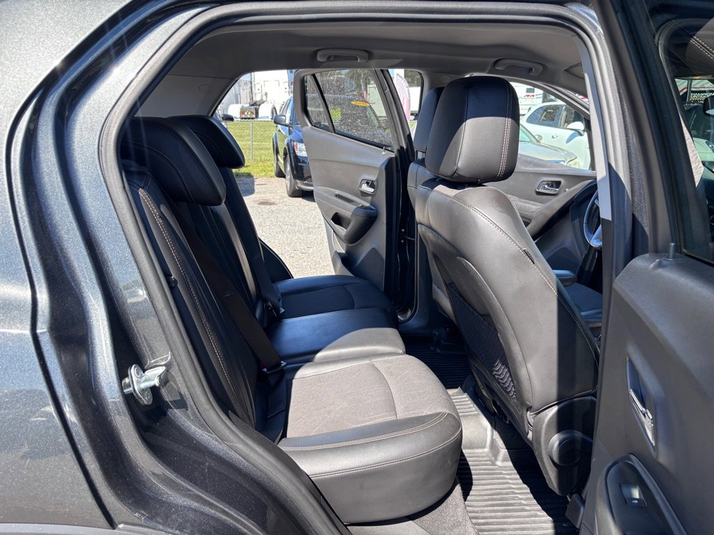 Used 2019 Chevrolet Trax LT w/ Driver Confidence Package AWD/4WD image 30