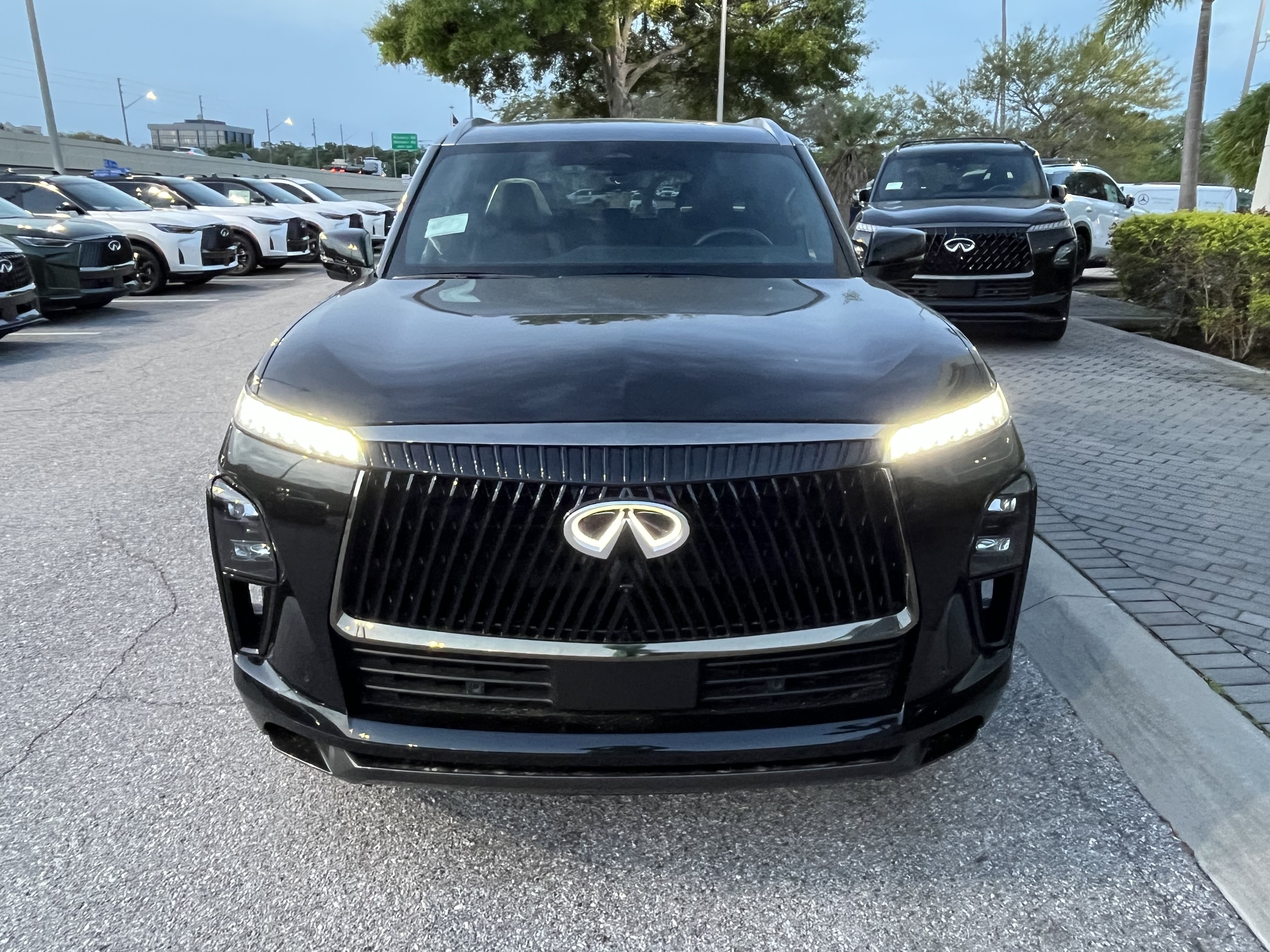 Certified 2026 INFINITI QX80 Autograph w/ Premium Cargo Package AWD/4WD image 8