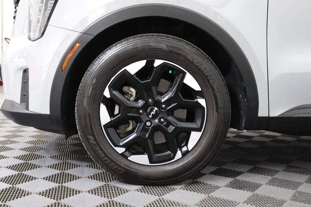 Used 2024 Kia Sorento S w/ Panoramic Sunroof Package FWD image 4