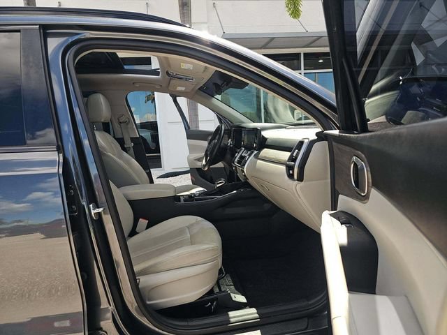 Used 2022 Kia Sorento EX w/ Panoramic Sunroof Package FWD image 9