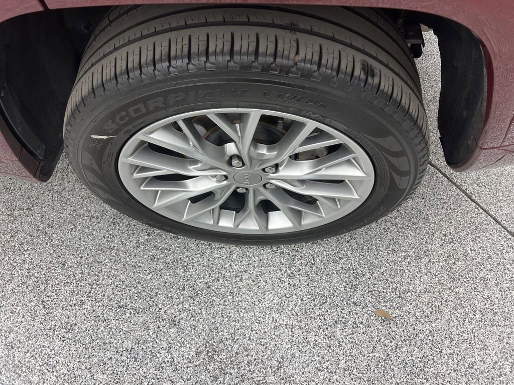 Used 2024 Jeep Grand Cherokee Summit w/ Luxury Tech Group V image 8