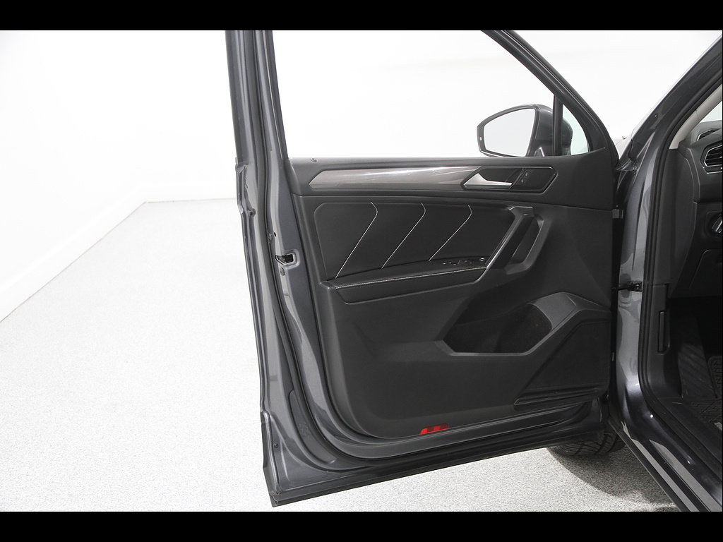 Used 2023 Volkswagen Tiguan SE AWD/4WD image 4