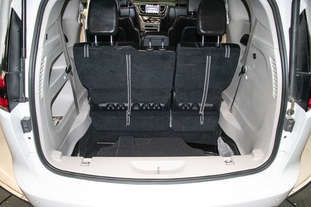 Used 2024 Chrysler Pacifica Touring-L FWD image 21