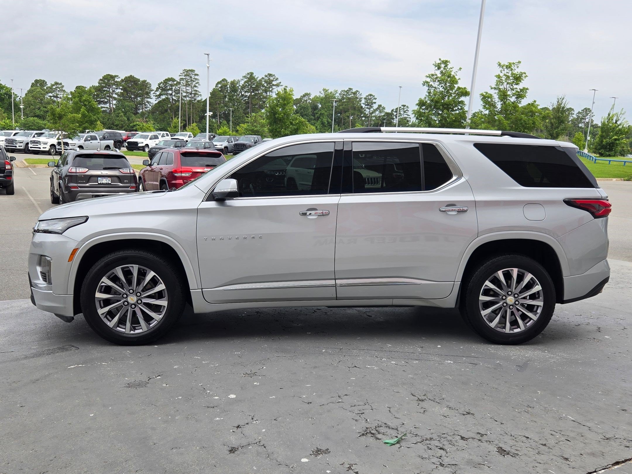 Used 2022 Chevrolet Traverse Premier AWD/4WD image 4