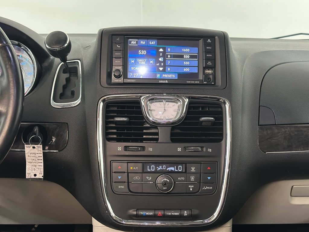 Used 2014 Chrysler Town & Country Touring image 16