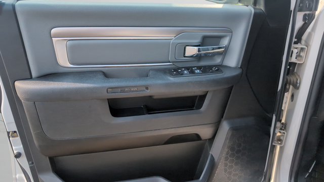 Used 2021 RAM 1500 Classic SLT AWD/4WD image 9