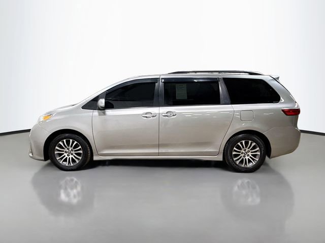 Used 2018 Toyota Sienna XLE image 10